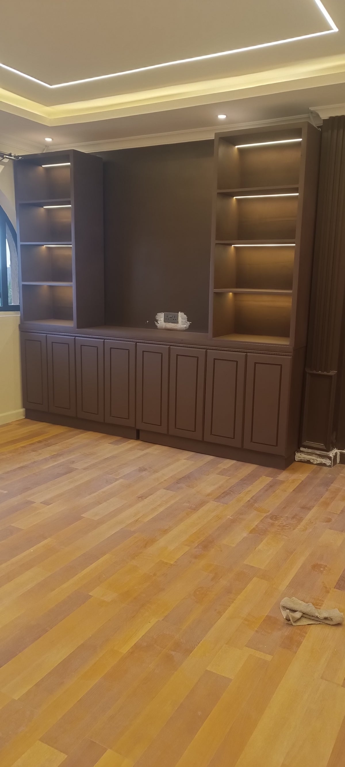 Wall unit