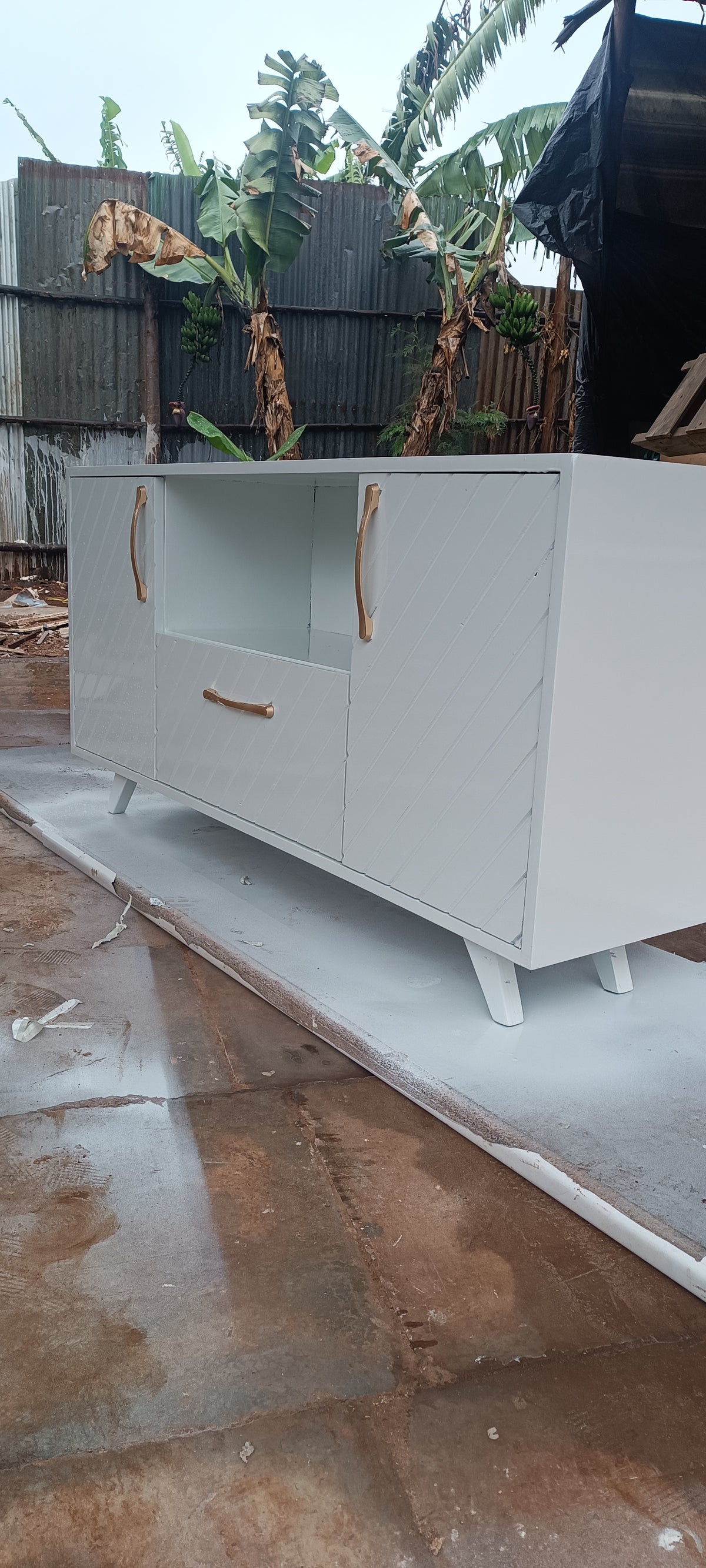 Tv unit