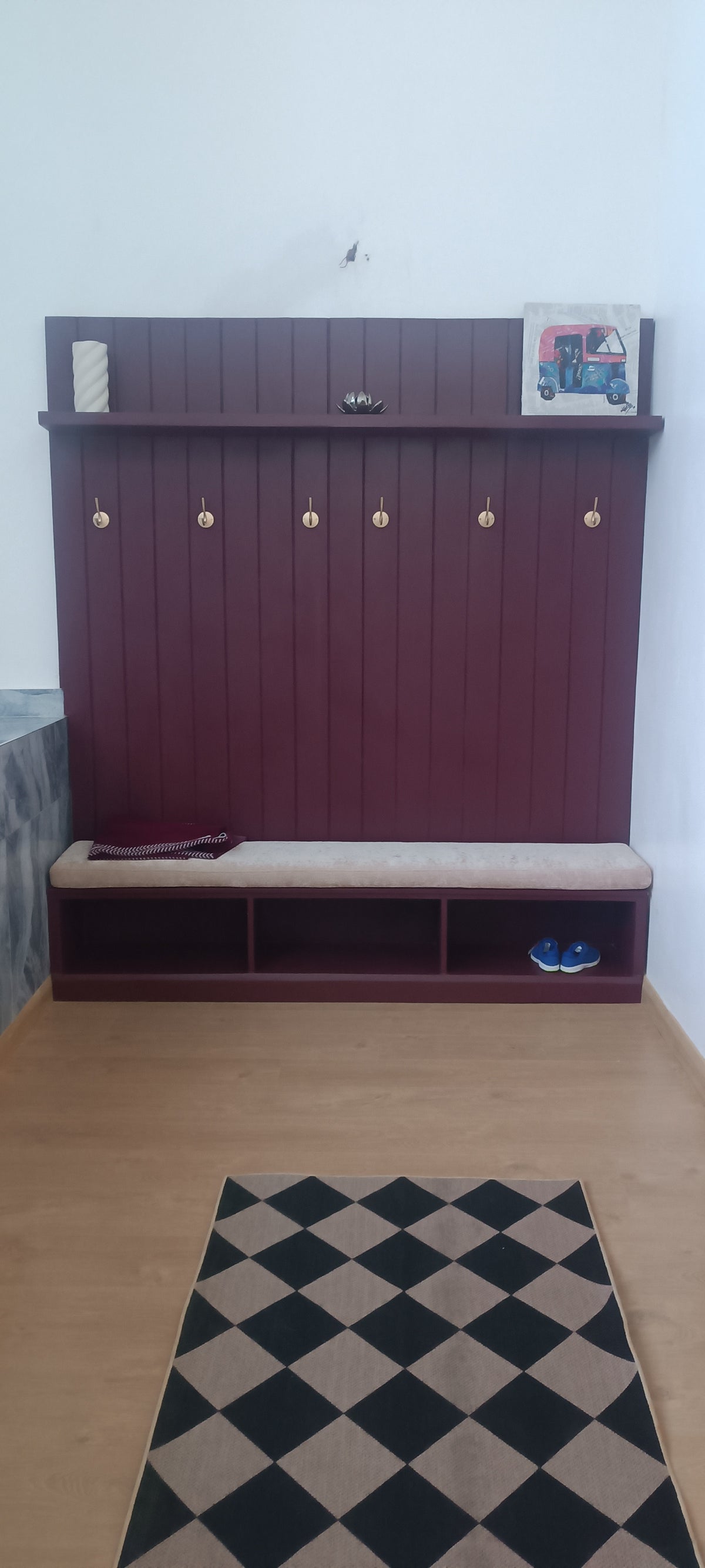 Entryway bench